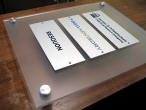 telaio in plexiglass con targhe alluminio