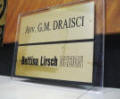 telaio in plexiglass con targhe ottone